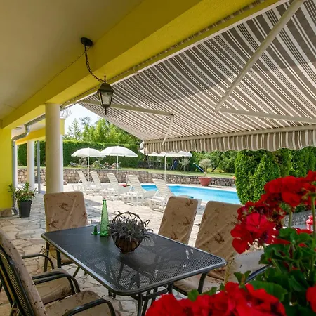 2 Bedroom Awesome In Labin