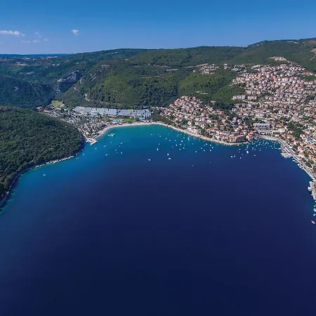 2 Bedroom Awesome In Labin